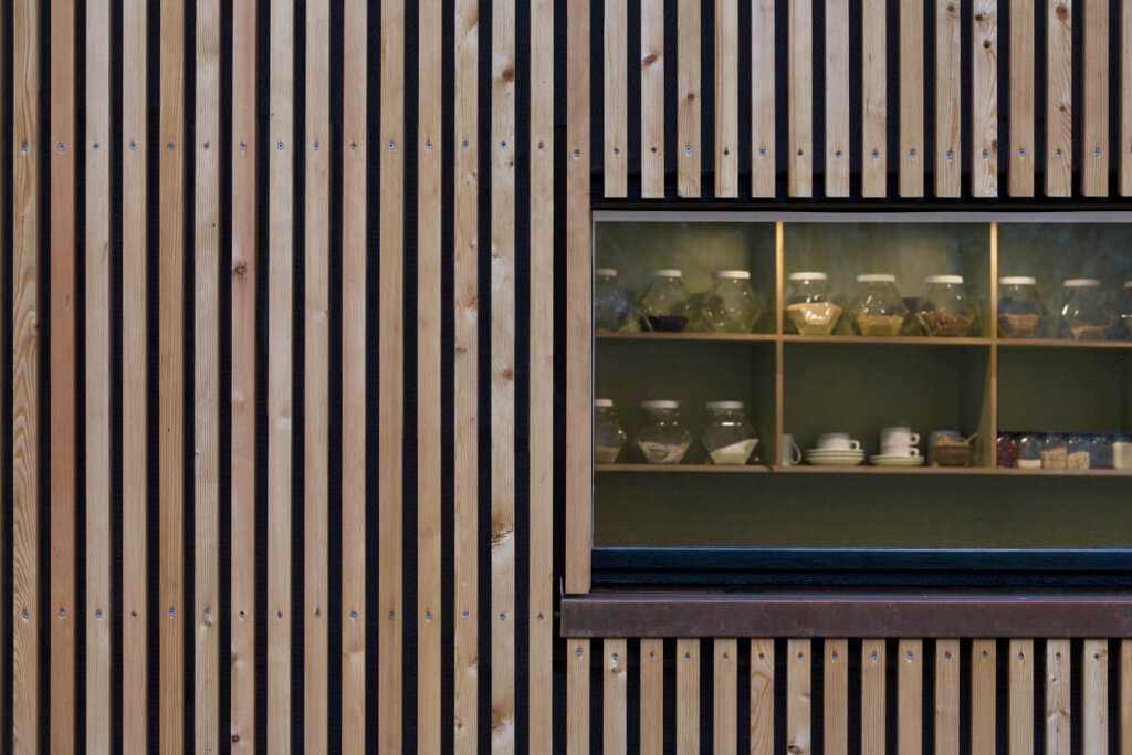 SILA Select® Offsawn (50x30) fixed on edge with L-GoFix® Screws | WT Architecture