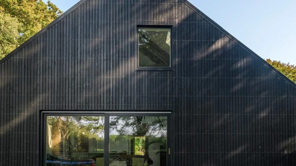 Thermopine® Cladding Factory Coated with RAL 9005 by Kast Architects