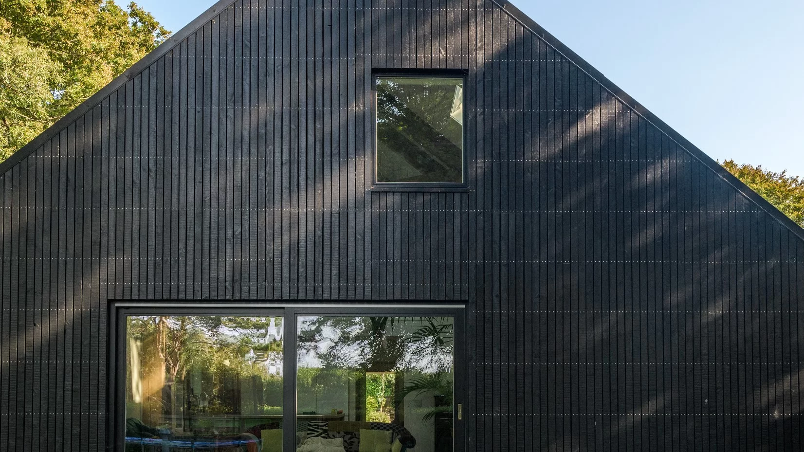 Thermopine® Cladding Factory Coated with RAL 9005 by Kast Architects
