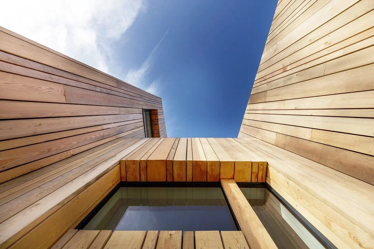 SILA Select® Siberian Larch 150x25, 100x25 and 47x25mm in vertical open rainscreen arrangement | The Crow's Nest | A R Design Studio