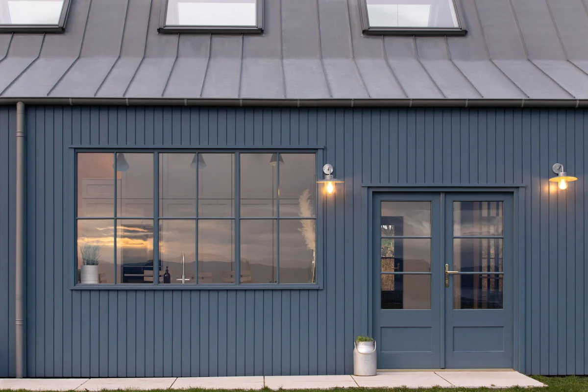 Honeyberry House | Thermopine® Cladding factory coated with Teknos Stiffkey Blue | The Building Workshop | Dapple Photography