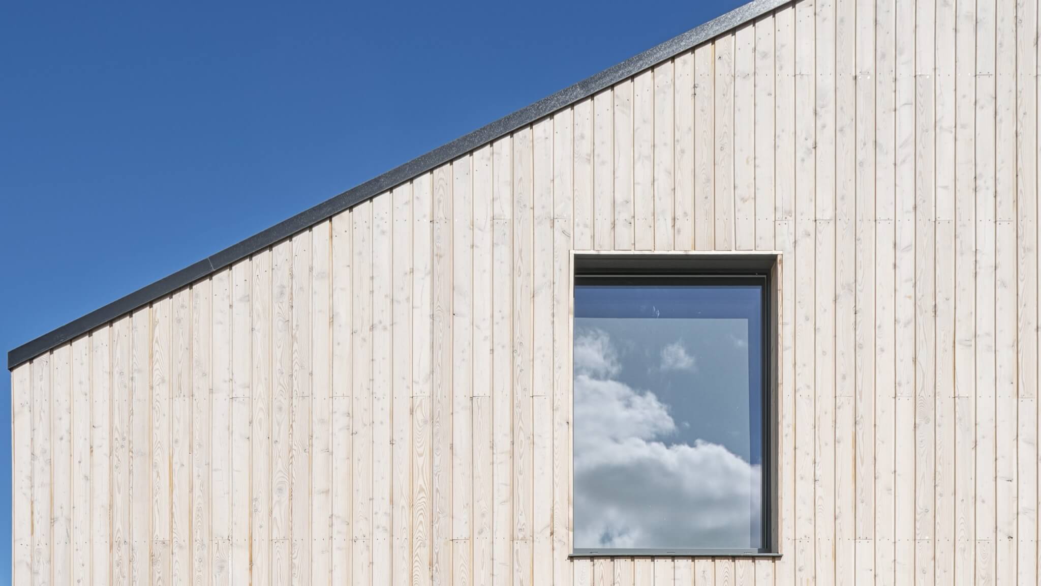Scotlarch coated with SiOO:X on Monachyle Beag by Linearchitecture