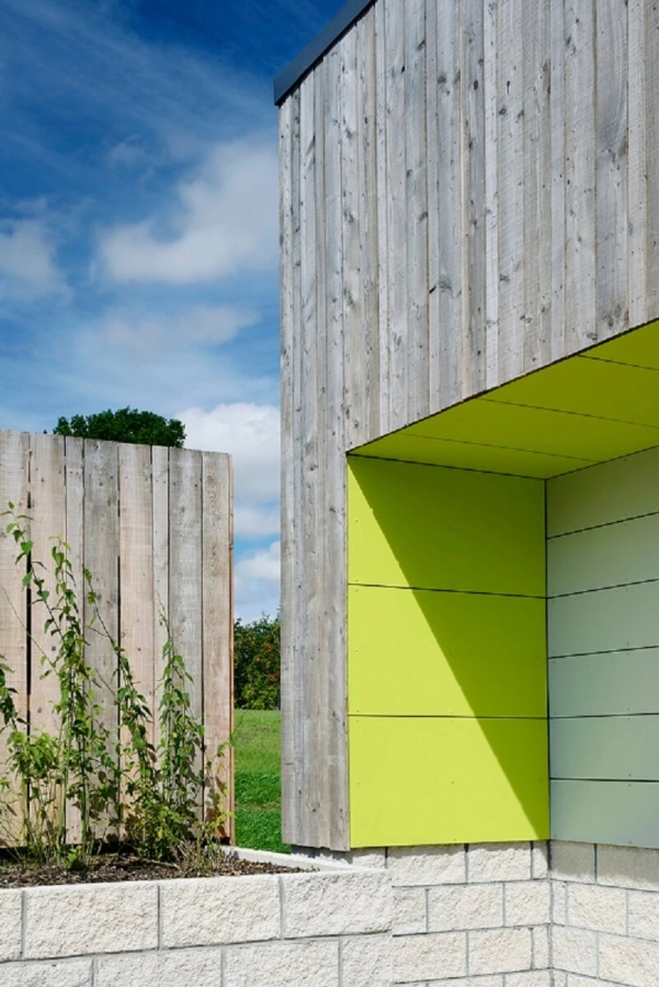 Scotlarch® sawn boards used vertically | Oberlanders Architects