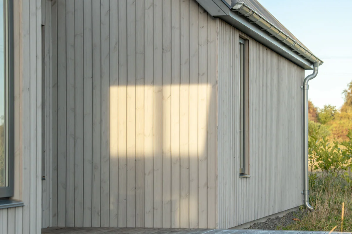 Thermopine coated in SiOO:X Mid Grey on the Dornoch project by mi architects