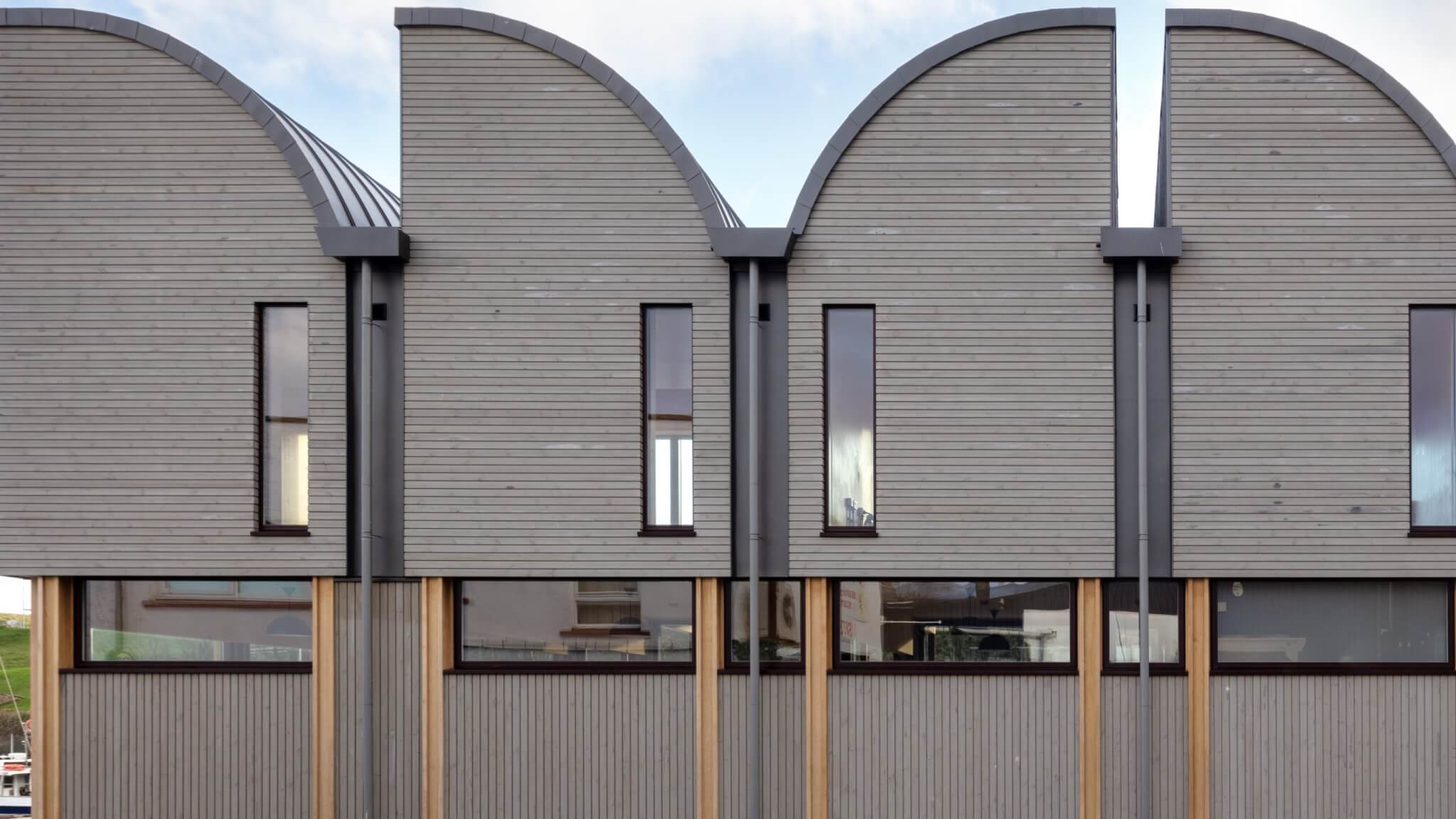 Thermopine coated with SiOO:X Mid Grey on Eyemouth Fishmarkets by Galmstrup Architects