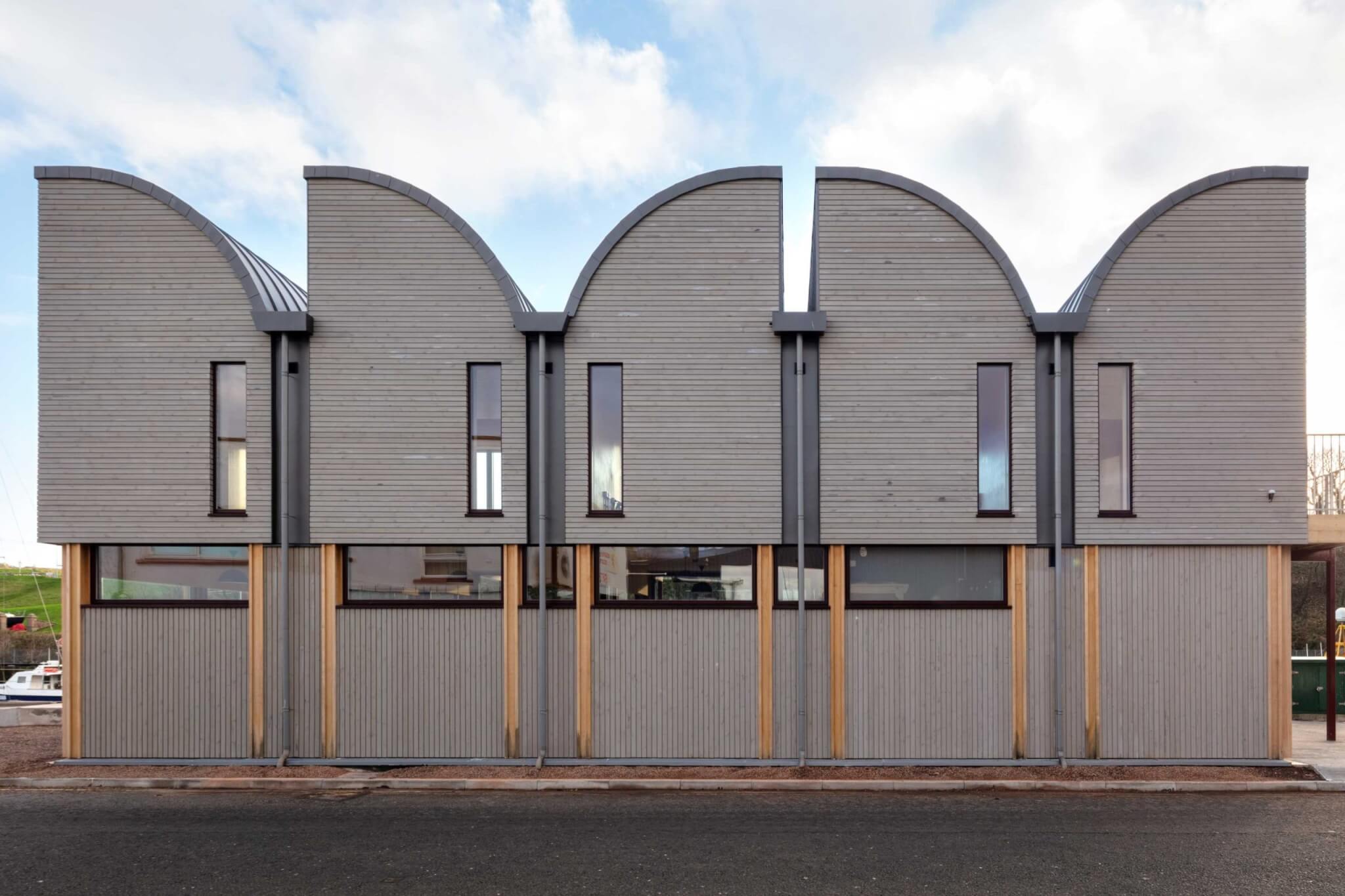 Thermopine coated with SiOO:X Mid Grey on Eyemouth Fishmarkets by Galmstrup Architects
