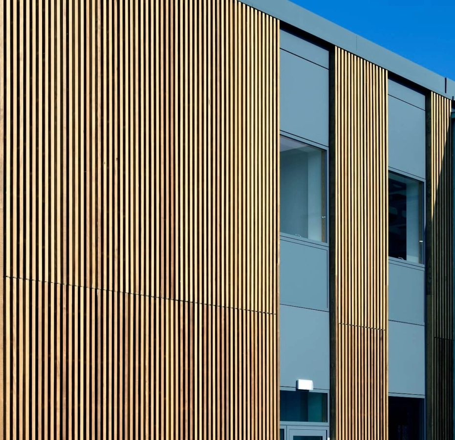 Accoya® Cladding 47×25 and 73×50 (on edge) factory coated with Teknos® FI-024 | Threesixty Architecture