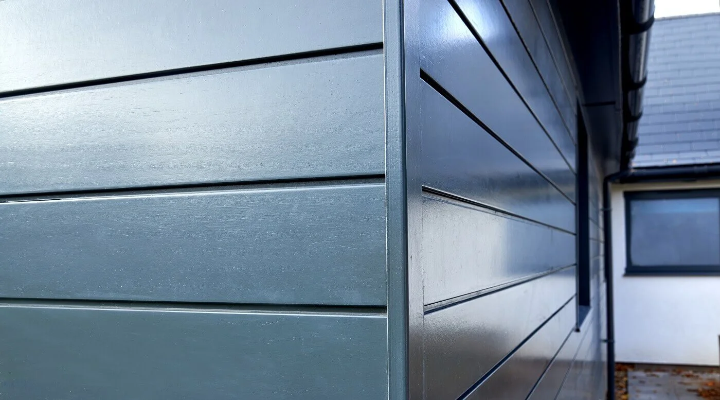 Accoya® RW115 factory coated in RAL7016 and fixed with F-BohrFix® ZB screws