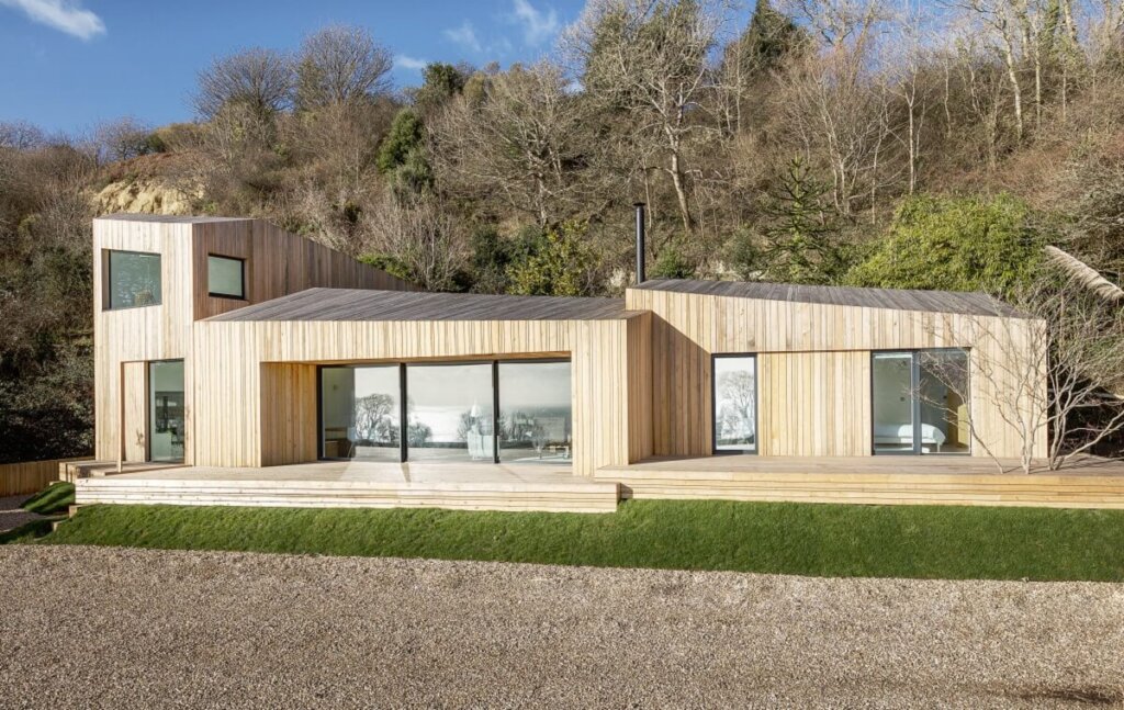 SILA Select® used in varying widths for cladding and wooden roofing | The Crow's Nest, Lyme Regis | AR Design Studio