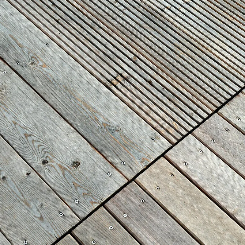 Left - Russwood SILA fixed with SIHGA L-BohrFix® A4 screws. Bottom - Russwood VG Larch fixed with SIHGA L-BohrFix® A4 screws