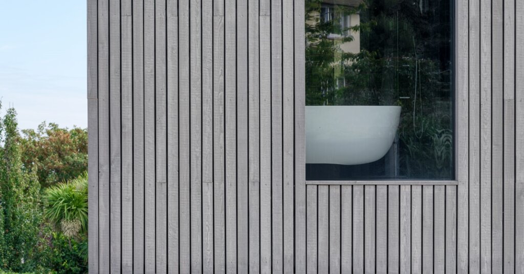 SILA Select® Siberian Larch factory coated with SiOO:X Mid Grey, fixed with L-GoFix® screws | Richard Gooding Photography