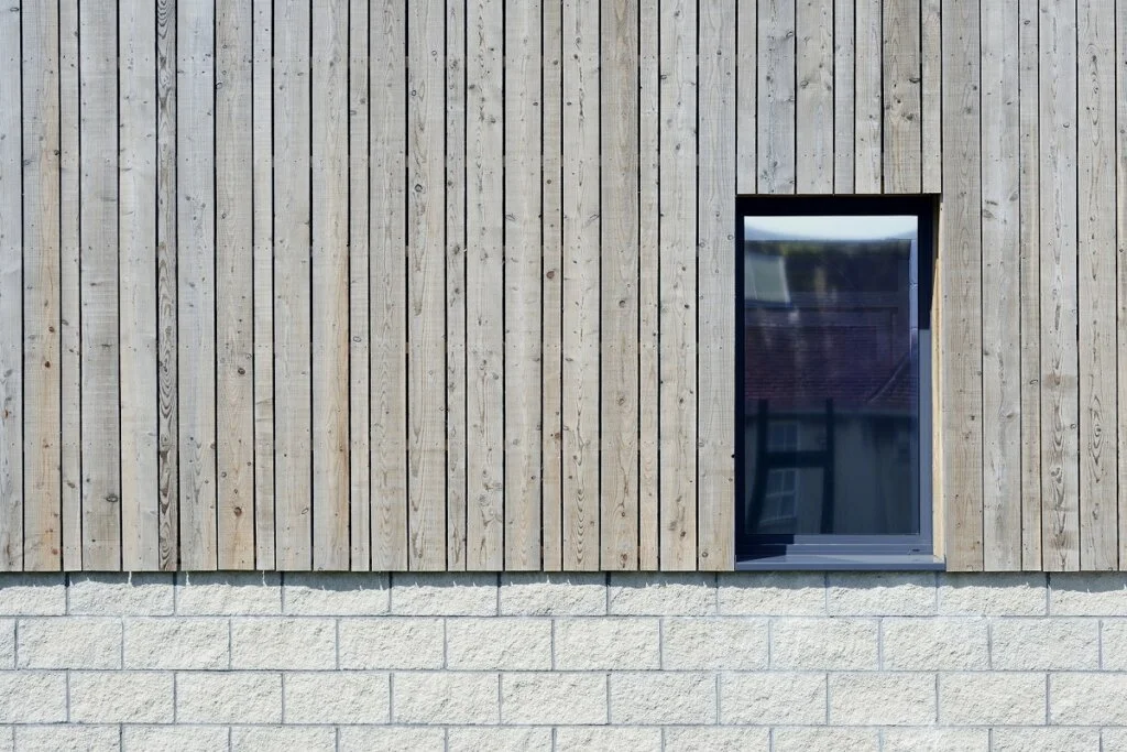 Scotlarch® sawn boards used vertically | Oberlanders Architects