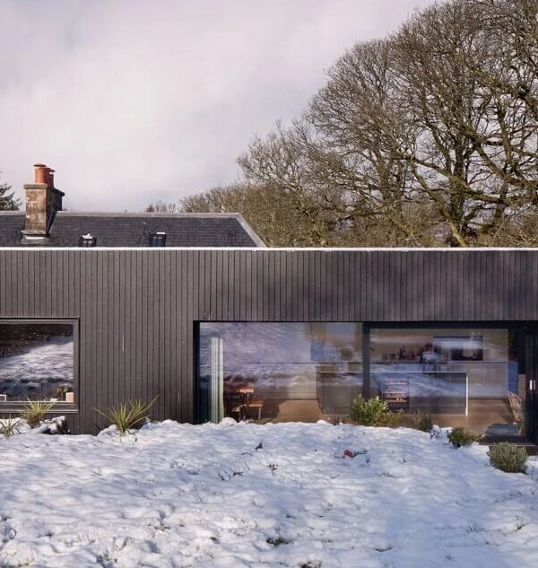 Home clad with Thermopine® Cladding factory coated in RAL9005 by Staran Architects