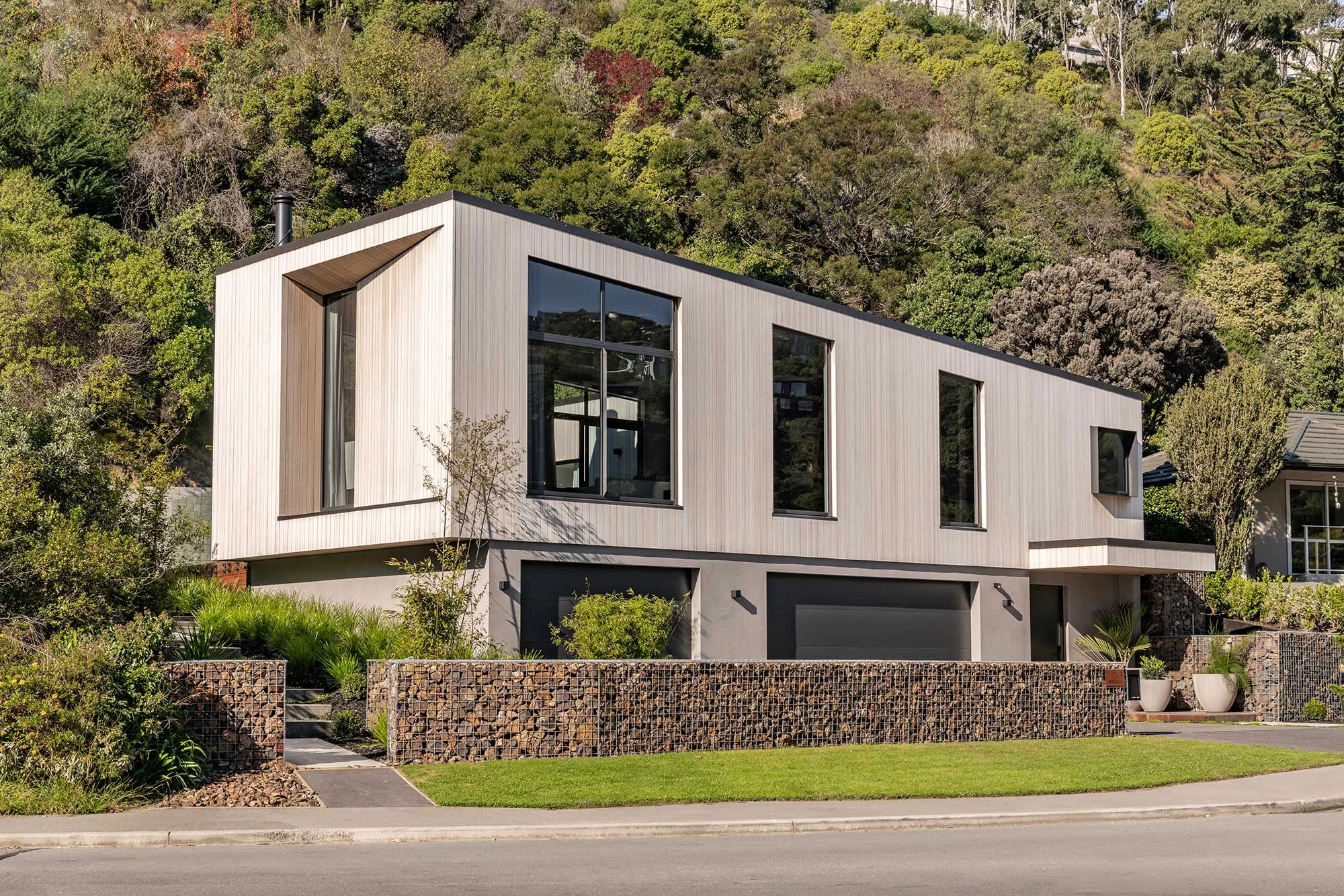 Abodo Vulcan Vertical Grain cladding coated with SiOO:X