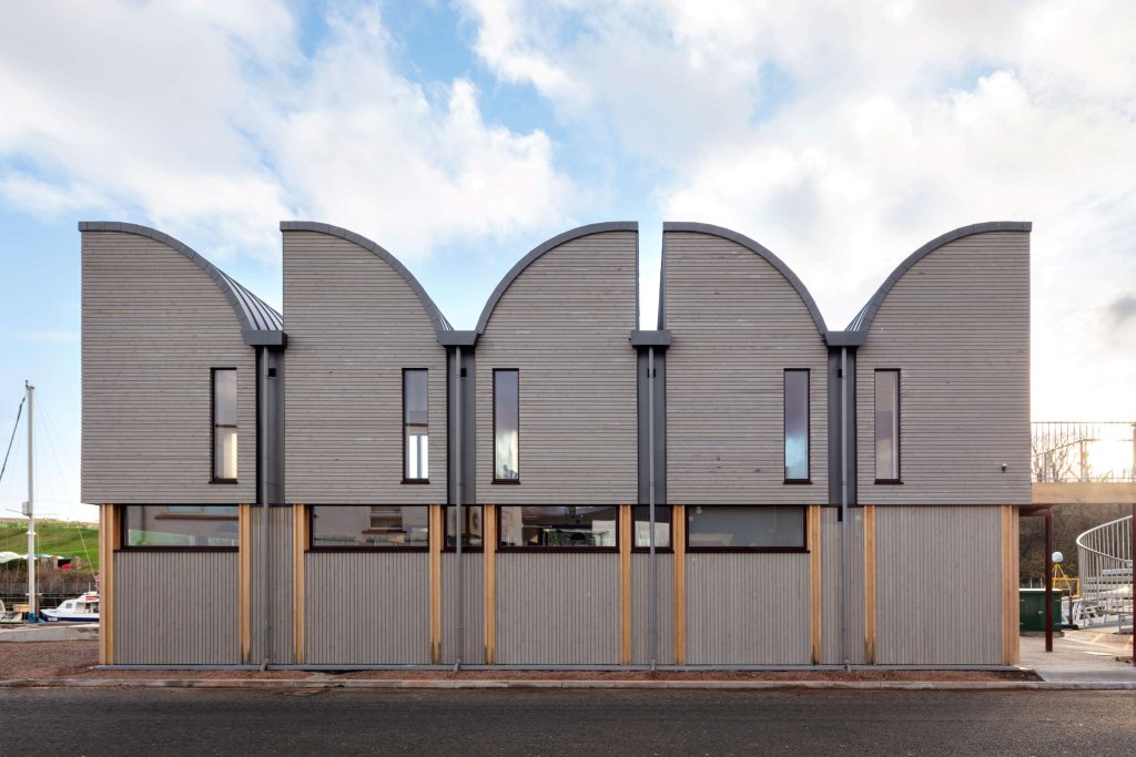 Thermopine®, RW119 Profile factory coated with SiOO:X Mid Grey | Galmstrup Architects | Nicholas Kane Photography