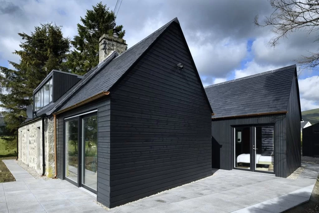 Strone Cottage in Newtonmore with black Thermopine cladding