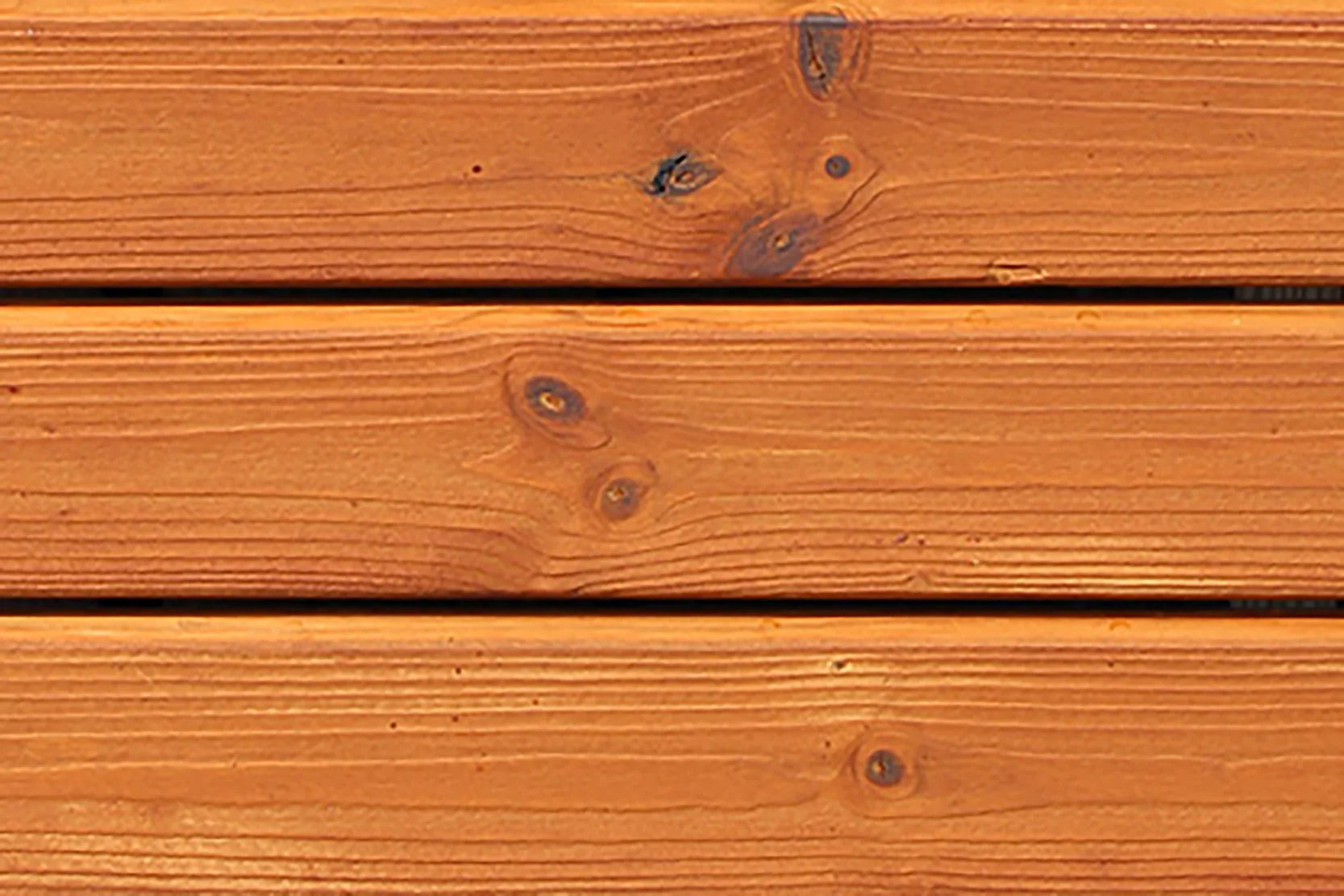 Thermopine® cladding coated in Woca Oil Teak