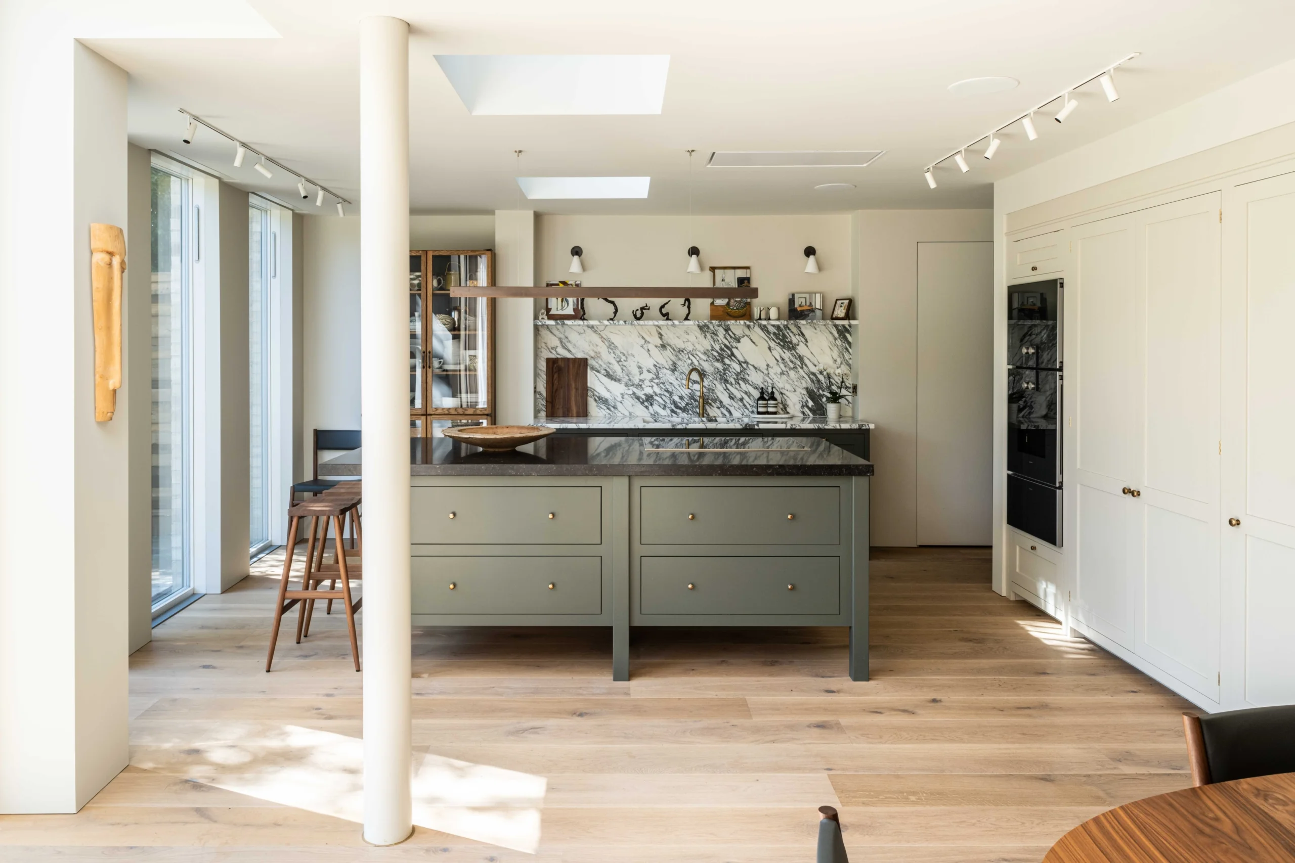 Smoked Oak Flooring: characteristics, benefits and inspiration