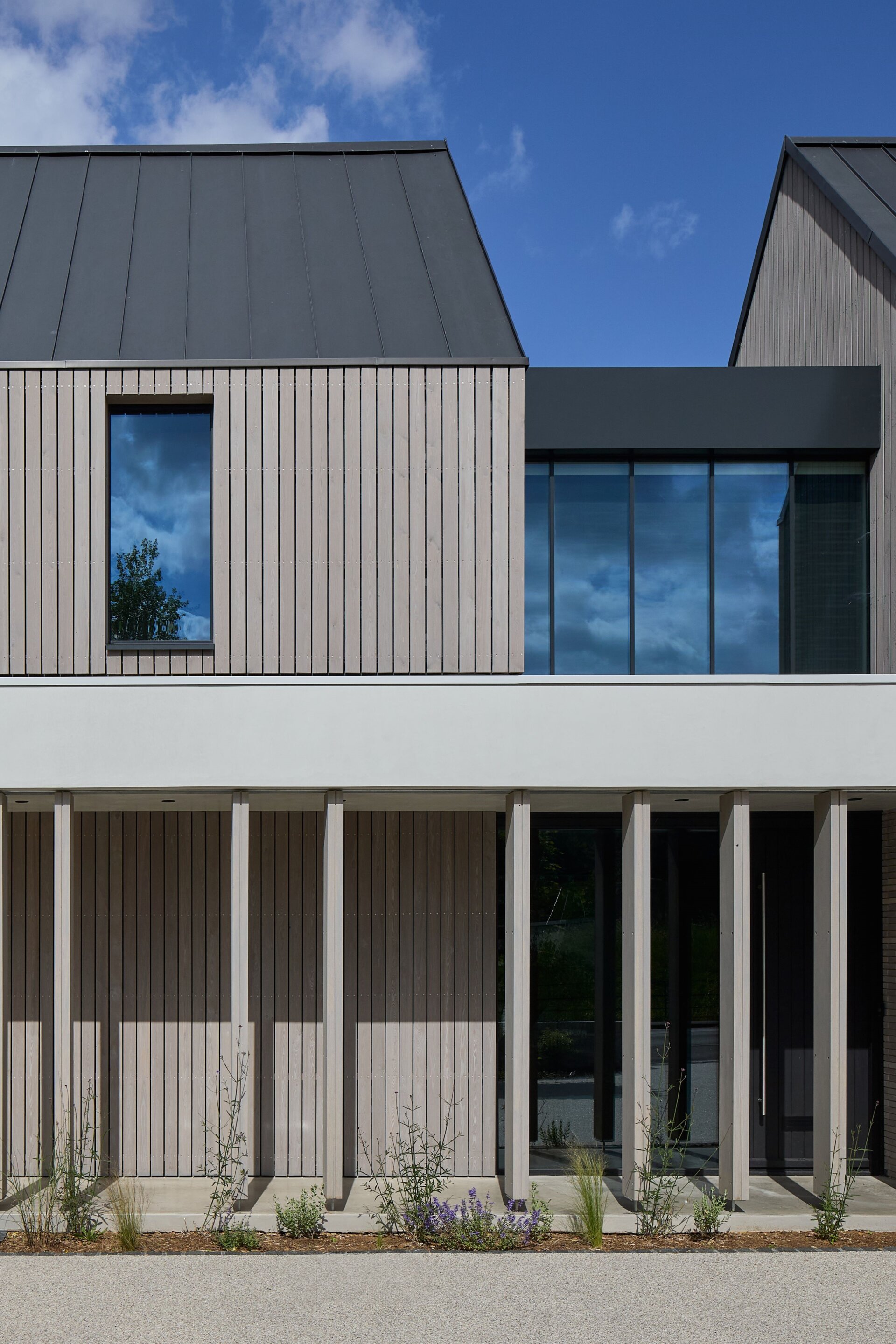 Timber fins in modern architecture: innovative solutions for secret ...