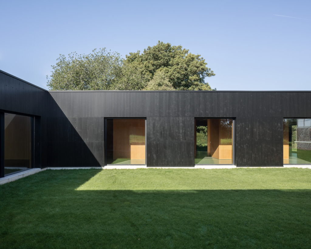 Black House Farm with Lunawood Collection Luna Triple with a black oil