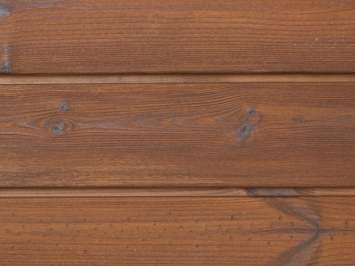 Thermopine® cladding coated with Teak oil