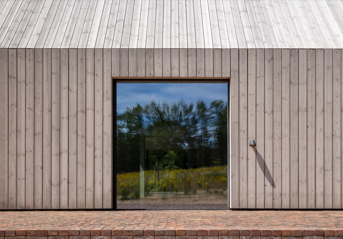 Timber building with SiOO:X original coating