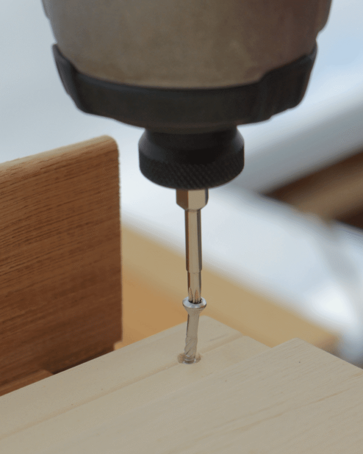 Drilling F-Bohr screw into cladding